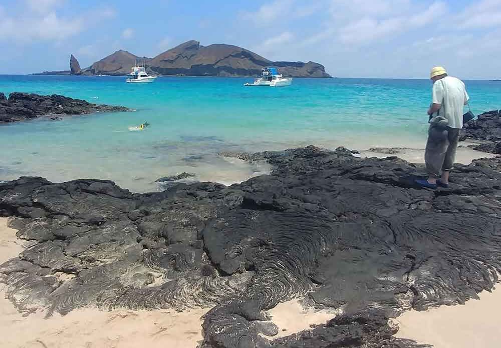 bahia sullivan : tour bartolome island